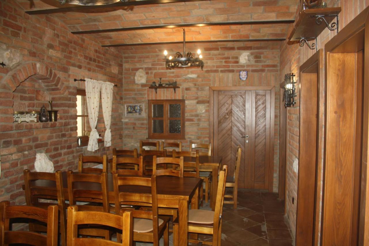 Comenius Moravus Vinarsky Dvur Mikulov Exterior photo